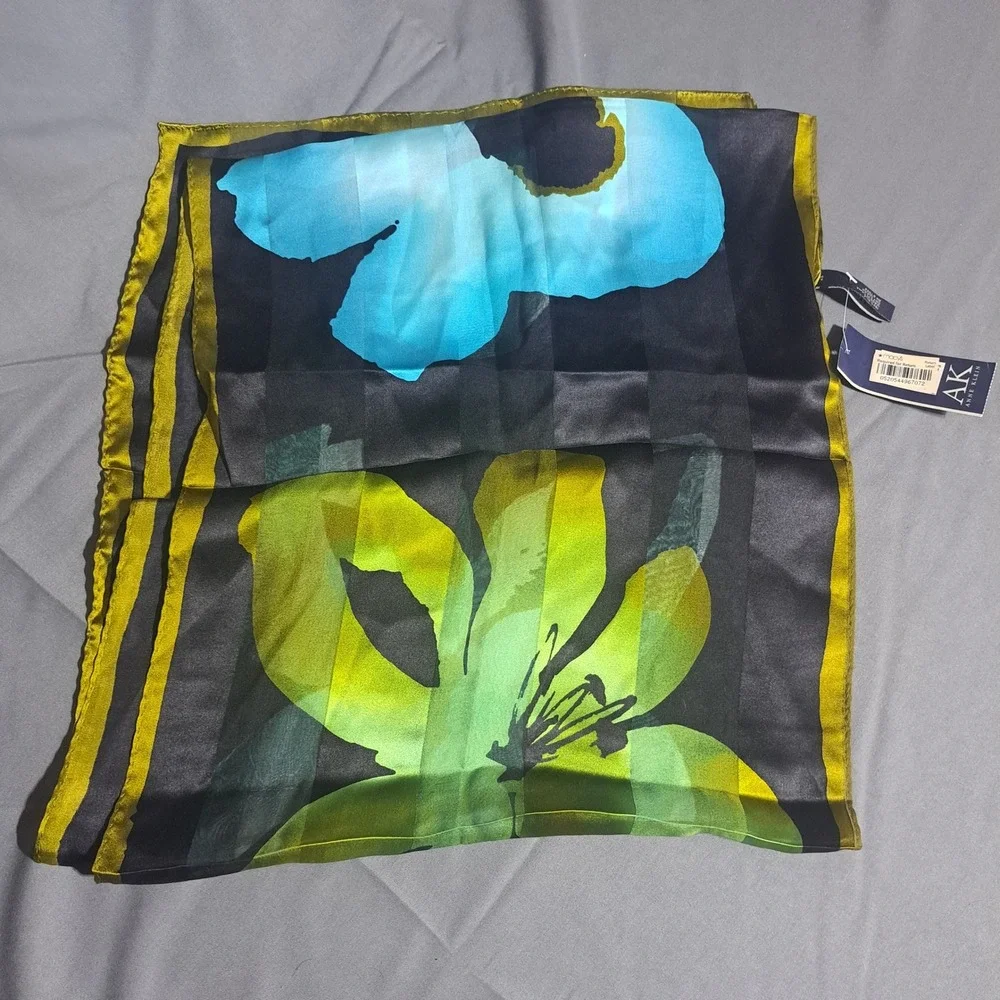 NWT Anne Klein 100% Silk Scarf Black Floral